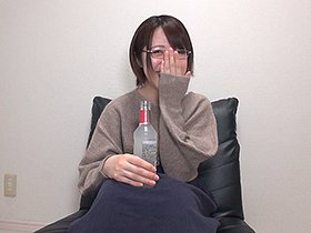 古本屋で働くメガネ女子 おっとり系に見せかけて実は天性のヤリマンでした! サンプル動画サムネイル
